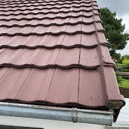 Toiture tuiles roses rénovée - TA Couverture Nantes