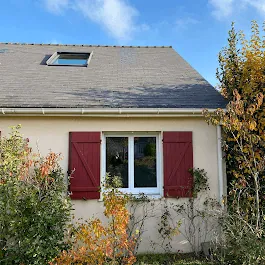 Maison avec toiture rénovée par TA Couverture à Nantes
