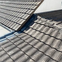 Toiture tuiles finition - Couvreur Loire-Atlantique